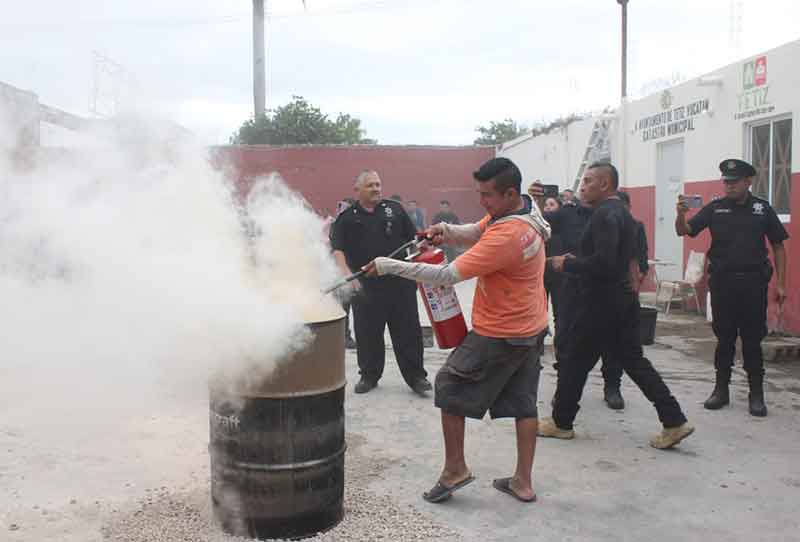 Capacitan a policías de Tetiz para combatir incendios de manera más efectiva