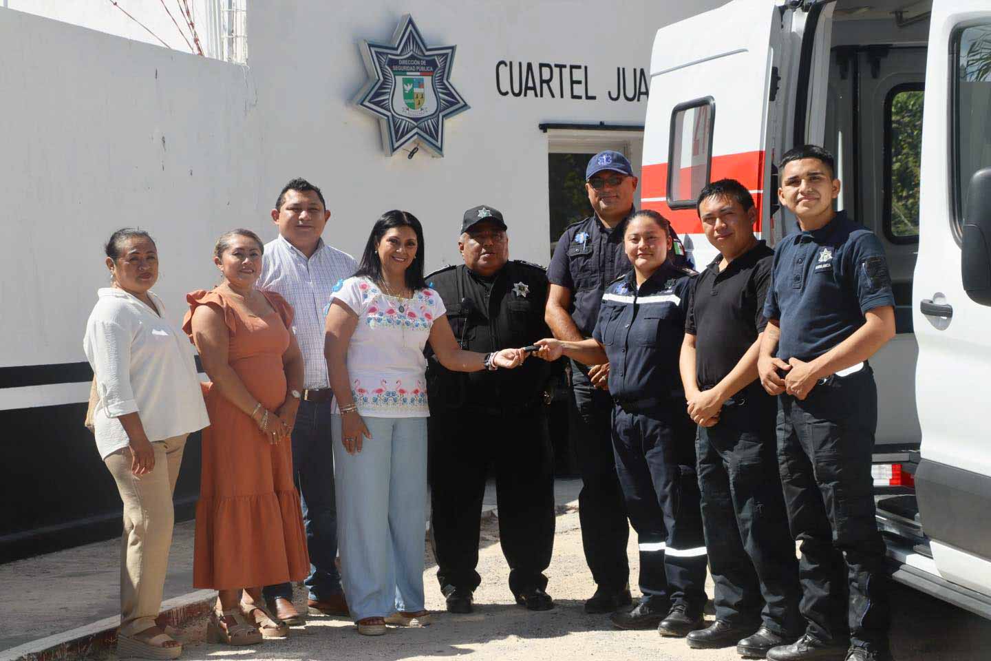 Entregan ambulancia equipada a paramédicos de Hunucmá