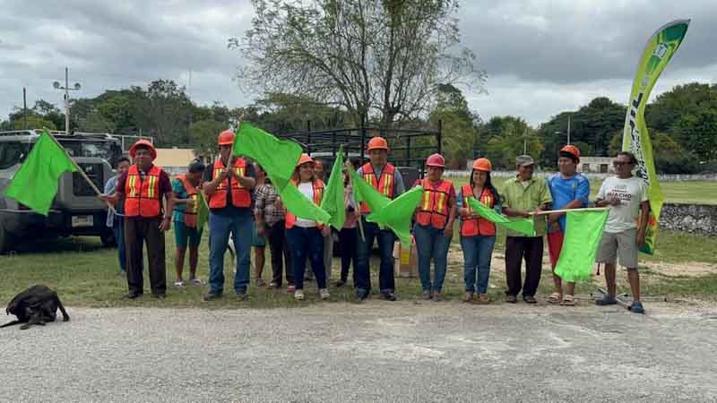 Ganaderos y agricultores de Kinchil reciben apoyos de forraje y silos ante temporada de estiaje